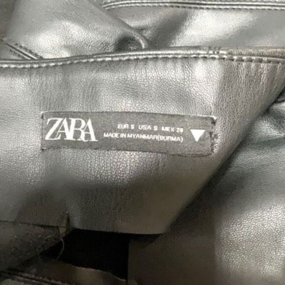 ZARA Black High Rise Back Zip Faux Leather Pleated Flared Mini Skirt Small - Picture 3 of 7